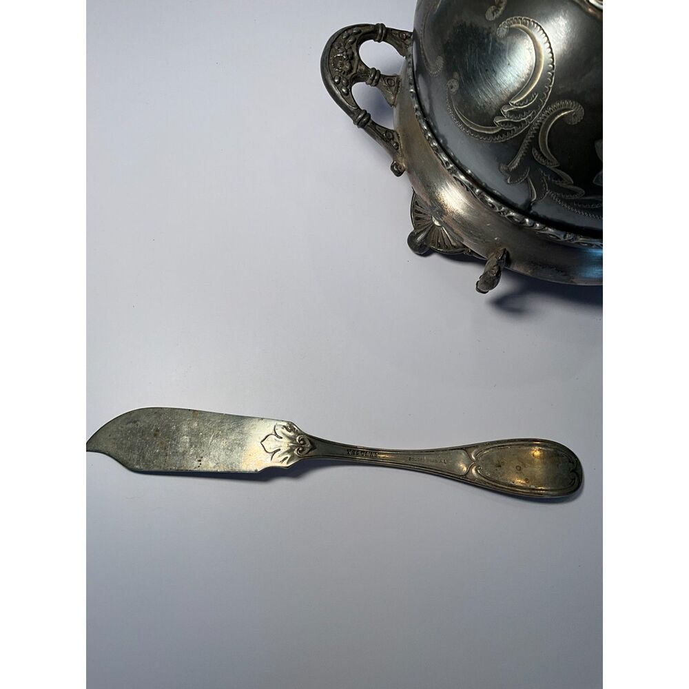 Beautiful William Rogers quadruple plated silver butter dish with insert & knife - Picture 8 of 8